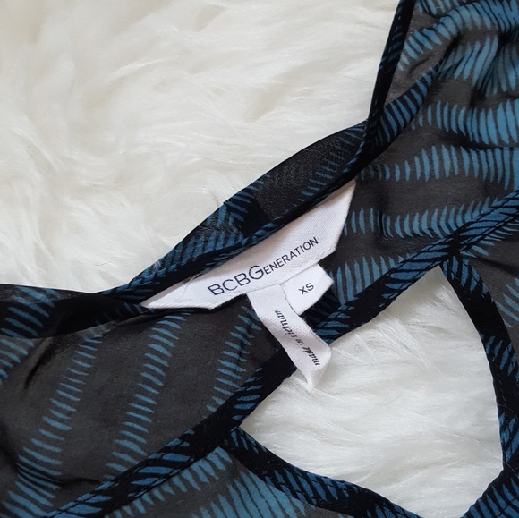 ⭐️BCBGeneration flowy abstract printed top - Picture 2 of 4